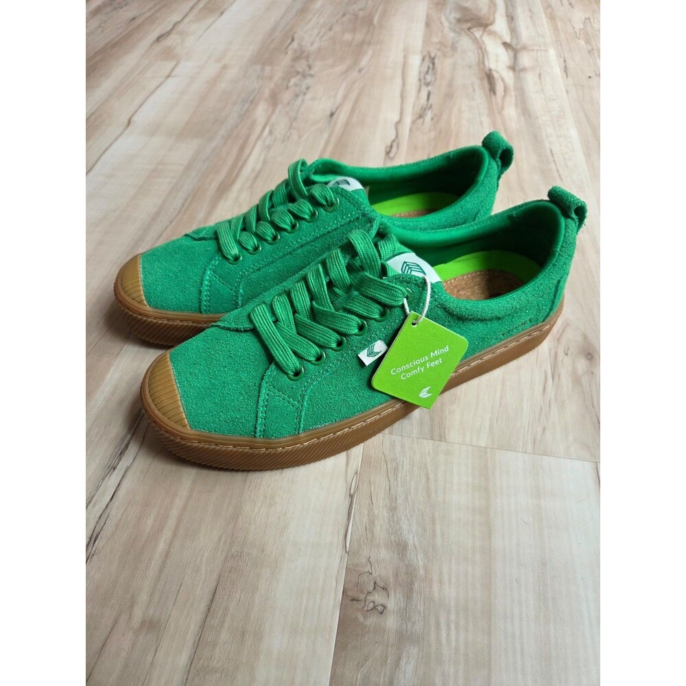 Cariuma NWT Green Leather Sneakers Men 8 Women 9.5 Shoes